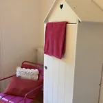Maison De Centre-ville Au Calme Avec Jardin Et Parkings