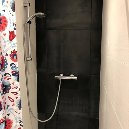 Maison De Centre-ville Au Calme Avec Jardin Et Parkings